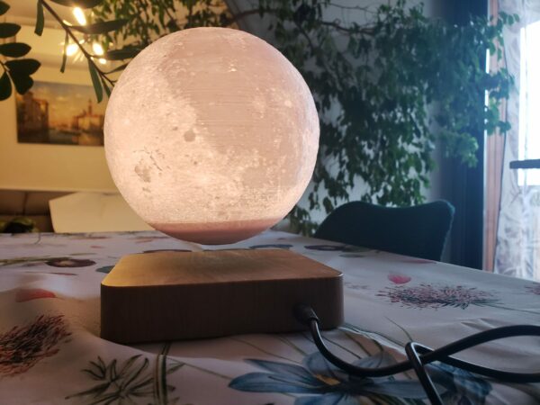 Lampe en lévitation