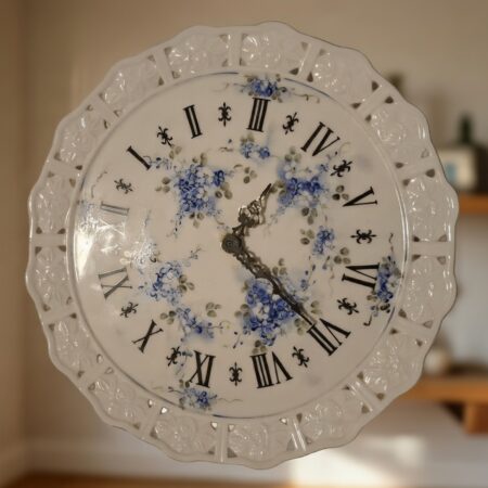 Horloge murale en porcelaine fleurie style vintage